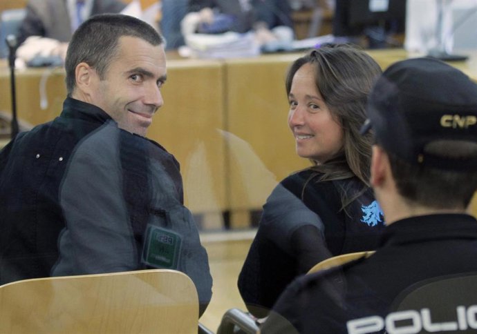 Archivo - Los dirigentes de ETA Ibon Fernández Iradi, "Susper", y Ainhoa García Montero 