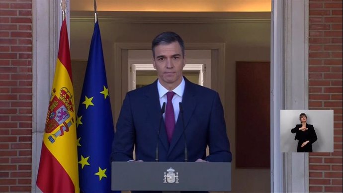 El presidente del Gobierno, Pedro Sánchez, comparece en el Complejo de la Moncloa, a 29 de abril de 2024, en Madrid (España). Sánchez ha comparecido hoy para anunciar que sigue al frente del Ejecutivo tras cinco días de reflexión a raíz de las investigaci