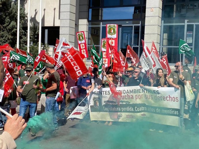 Movilización de trabajadores del Cuerpo Profesional de Agentes Medioambientales.