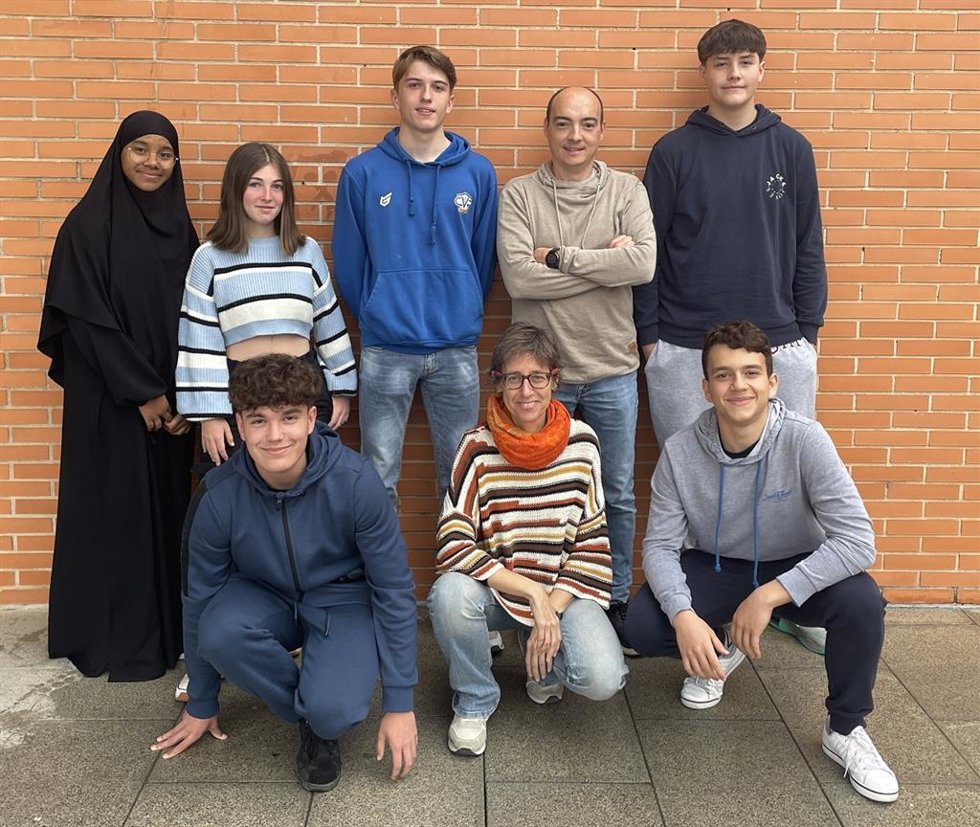 Los alumnos del instituto Roquetes que participan en la semifinal del VI Certamen Tecnológico Efigy.