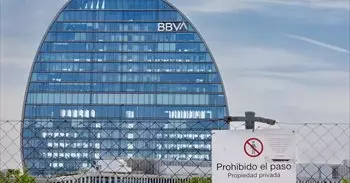 BBVA estudia una posible fusión con Sabadell, que está analizando la propuesta