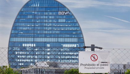 BBVA estudia una posible fusión con Sabadell, que está analizando la propuesta
