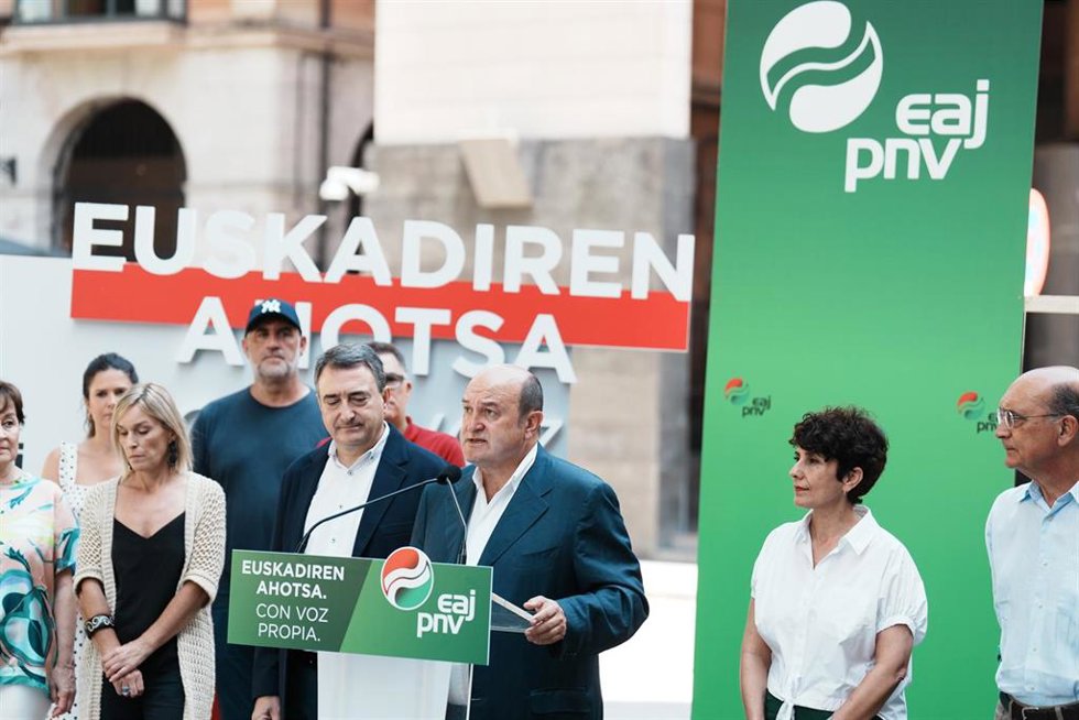 Archivo - El presidente del PNV, Andoni Ortuzar, en un acto electoral 