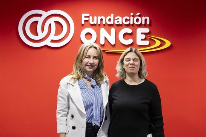 La presidenta de FEDEPE, Ana Bujaldón, y la secretaria general de la Fundación ONCE, Virginia Carcedo, en la firma de un convenio de colaboración suscrito por las dos entidades.