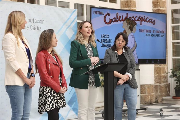 La vicepresidenta de la Fundación Provincial de Cultura de la Diputación de Cádiz, Vanesa Beltrán, durante la presentación del Festival Caleidoscópicas.  A 30 de abril de 2024, en Cádiz (Andalucía, España). 