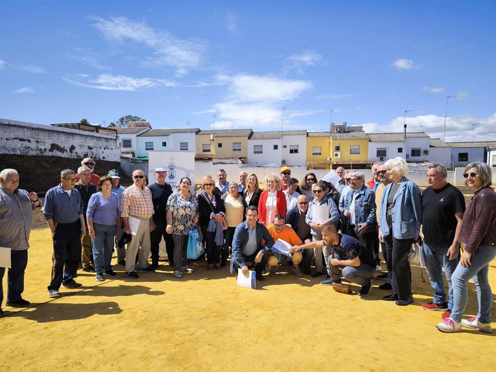 Los huertos urbanos Ecológicos de Alcalá de Guadaíra se disponen en una parcela municipal de la Avenida Santa Lucía con una superficie de 1.899 metros cuadrados.