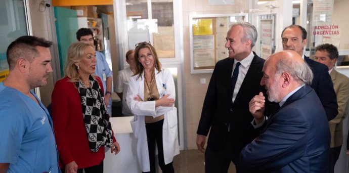 El presidente del Gobierno de Aragón, Jorge Azcón, y el consejero de Sanidad, José Luis Bancalero, han visitado las Urgencias del Hospital Ernest Lluch de Calatayud