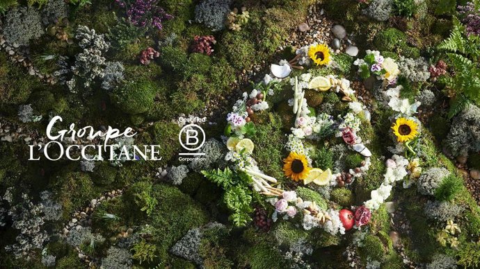 Archivo - Logo de L'Occitane sobre un fondo floral.
