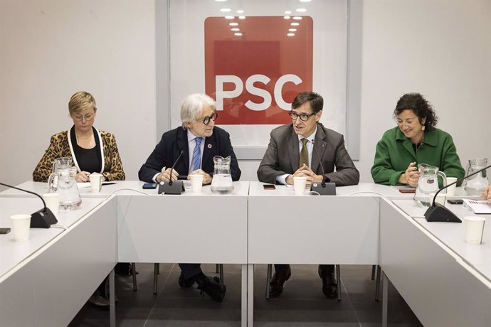 El candidat del PSC a les eleccions, Salvador Illa, i el president de Foment del Treball, Josep Sánchez Llibre, en la reunió d'aquest dimarts a Barcelona