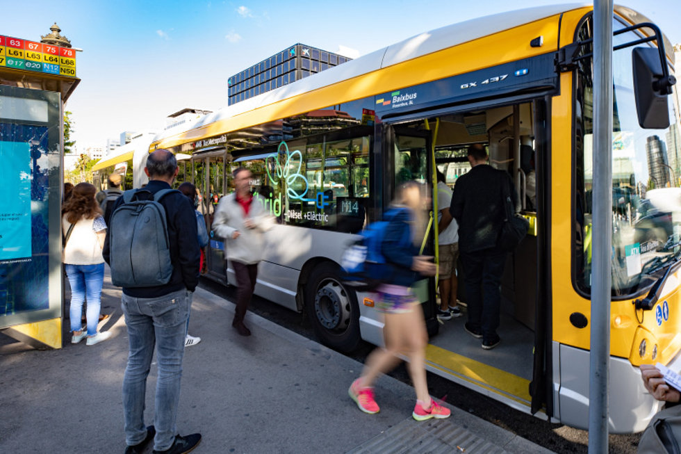 Archivo - Un autobús del servicio de Bus Metropolit del AMB.