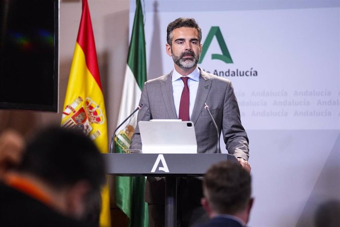 El consejero de Sostenibilidad, Medio Ambiente y Economía Azul de la Junta de Andalucía y portavoz del gobierno, Ramón Fernández-Pacheco, comparece en la rueda de prensa posterior al Consejo de Gobierno.