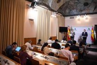 Andalucía apuesta por "una buena solución antes que rápida" sobre la tasa turística sin "freír a impuestos a la gente"