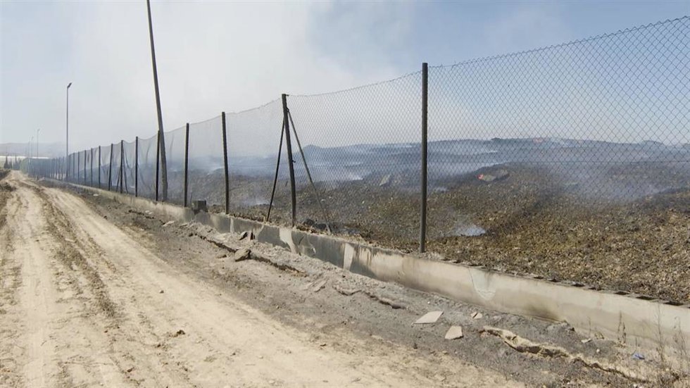 Incendio de una planta de residuos en San Antonio de Requena (Valencia)
