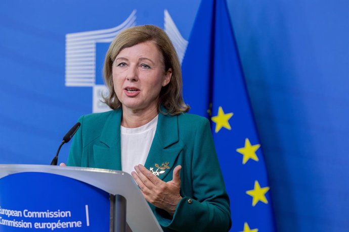Archivo - HANDOUT - 26 September 2023, Belgium, Brussels: Vice President of the European Commission for Values and Transparency Vera Jourova gives a press conference. Jourova called on social media platforms to take action and singled out the Kremlin as o