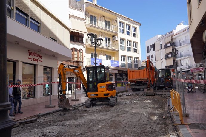 Obras de una de las principales arterias comerciales de Estepona