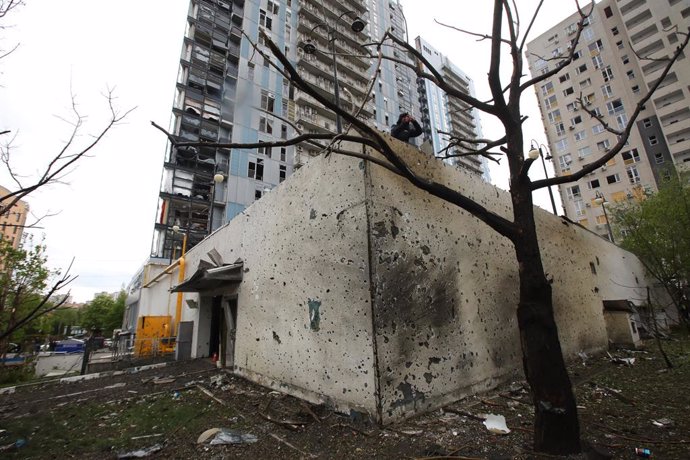 24 April 2024, Ukraine, Charkiw: Buidling window's damaged after Russian missile attack in the Shevchenkivsky district. Photo: ---/Ukrinform/dpa