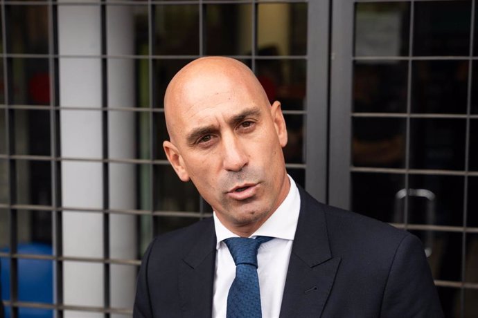 El expresidente de la RFEF Luis Rubiales ofrece declaraciones a los medios a su salida tras declarar en calidad de imputado en el Juzgado de Primera Instancia e Instrucción Número 4 de Majadahonda