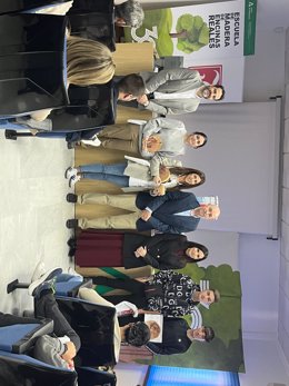 Foto de grupo con autoridades de los ganadores 'Ilva Talent'.