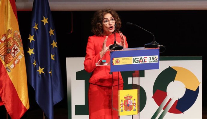 Archivo - La vicepresidenta primera y ministra de Hacienda, María Jesús Montero.