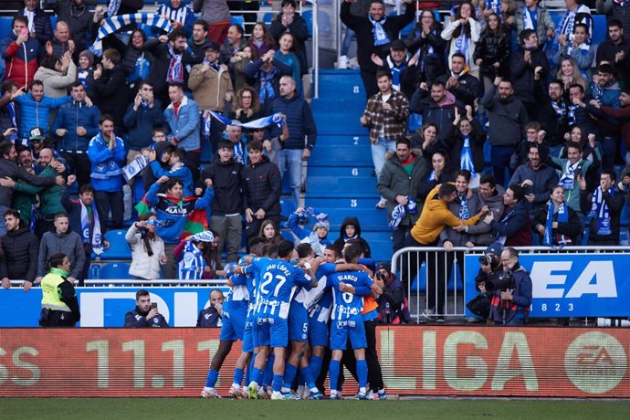 Archivo - Aleksandar Sedlar of Deportivo Alaves reacts after scoring goal during the LaLiga EA Sports match between Deportivo Alaves and UD Almeria at Mendizorroza Stadium on November 5, 2023, in Vitoria, Spain.