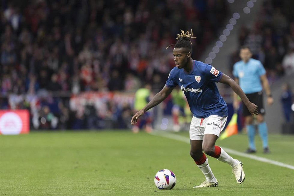 Nico Williams of Athletic Club de Bilbao controls the ball during the Spanish League, LaLiga EA Sports, football match played between Atletico de Madrid and Athletic Club de Bilbao at Civitas Metropolitano stadium on April 27, 2024, in Madrid, Spain.