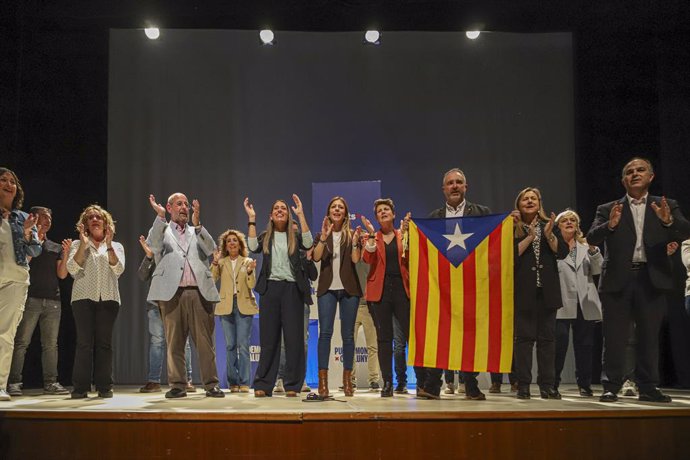 El secretari general de Junts, Jordi Turull, i la portaveu de Junts en el Congrés, Miriam Nogueras, encapçalen el míting a Mollerussa (Lleida)