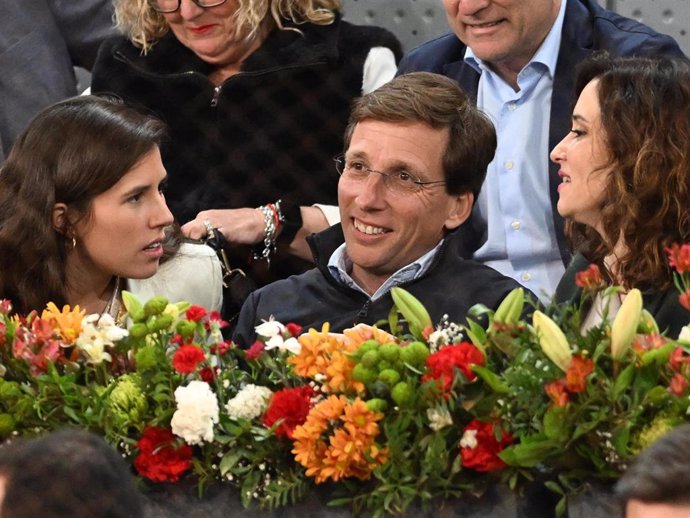 Teresa Urquijo, José Luis Martínez-Almeida e Isabel Díaz-Ayuso durante el partido de Rafa Nadal en el Mutua Madrid Open, a 30 de abril de 2024, en Madrid (España).    MUTUA MADRID OPEN;TENIS;FAMOSOS;PARTIDO    José Oliva / Europa Press    30/4/2024