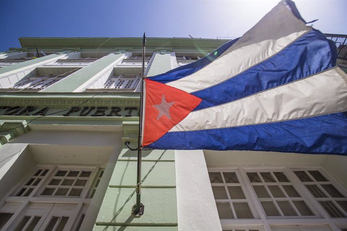 Archivo - September 24, 2018 - Havana, Cuba - Flag seen flying at the plaza. .Overview of the plaza The Old Square or Plaza Vieja de Habana in Spanish, in Old Havana, Cuba. The first name of the square was plaza Nueva (New Square) and was emerged as an op