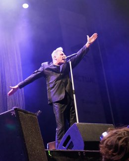 Archivo - Loquillo en el Festival Actual 24, en el Palacio de los Deportes de Logroño el 3 de enero