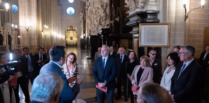 El presidente de Aragón, Jorge Azcón, participa en la Ruta de las Iglesias Históricas de Zaragoza