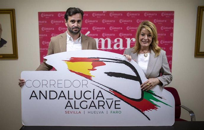 Daniel Toscano, presidente de la Cámara de Comercio de Huelva, y Pilar Miranda