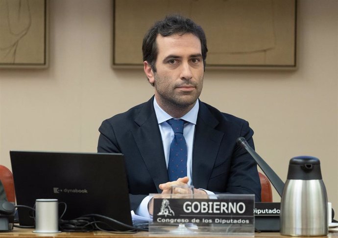 El ministro de Economía, Comercio y Empresa, Carlos Cuerpo, comparece ante la Comisión Mixta para la Unión Europea, en el Senado, a 4 de abril de 2024, en Madrid (España).