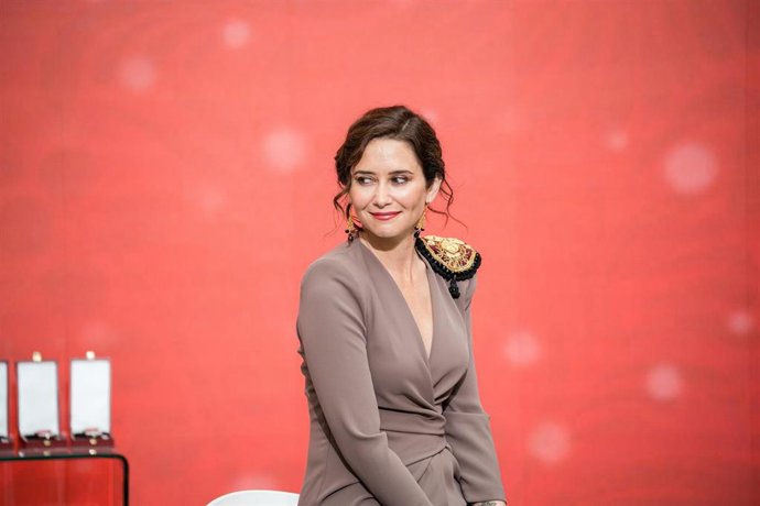 Archivo - La presidenta de la Comunidad y candidata del PP a la reelección, Isabel Díaz Ayuso, durante la ceremonia de imposición de Medallas de la Comunidad de Madrid y condecoraciones de la Orden del Dos de Mayo, con motivo del Día de la Comunidad de Ma