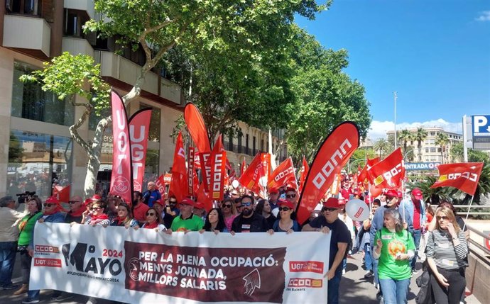 Cabecera de la manifestación de CCOO y UGT convocada en Palma.