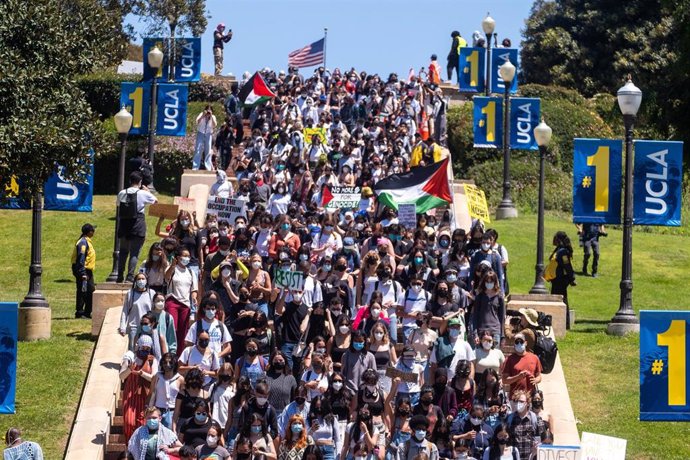 Manifestación propalestina en la Universidad de California, en Los Ángeles