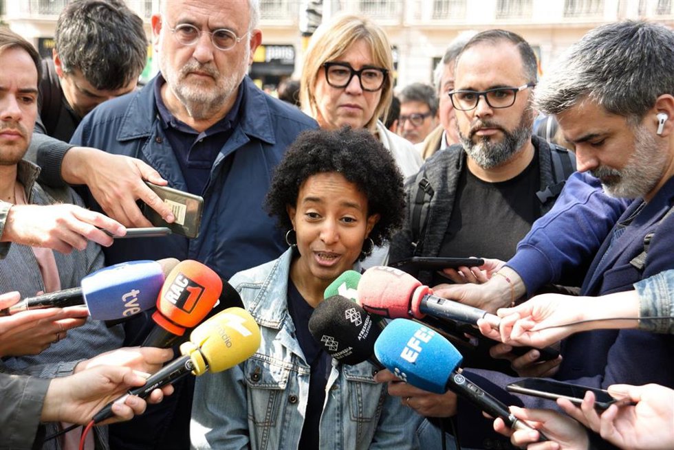 La candidata 6 de Junts+ por Barcelona, Ennatu Domingo, en la manifestación