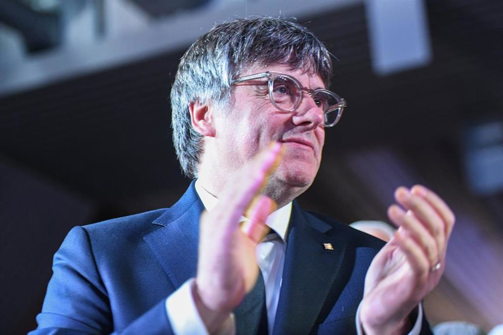 El expresidente de la Generalitat de Catalunya y candidato de Junts a las elecciones catalanas, Carles Puigdemont, durante un acto de campaña, en Jean Carrre Space, a 1 de mayo de 2024, en Argels (Francia). Este es uno de los actos de campaña para las