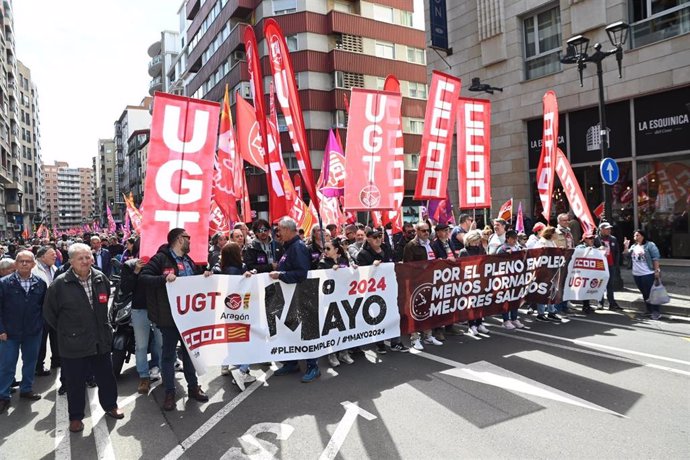 Cabecera de la manifestación convocada por UGT y CCOO por el 1ª de Mayo, Día Internacional de los Trabajadores, en el centro de Zaragoza