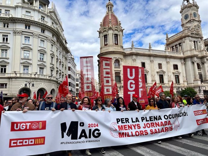 Manifestación del Primero de Mayo en València bajo el lema 'Per la plena ocupació: menys jornada, més salaris'.