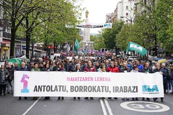 Manifestación de ELA con motivo del 1 de Mayo, encabezada por su secretario general, Mitxel Lakuntza.