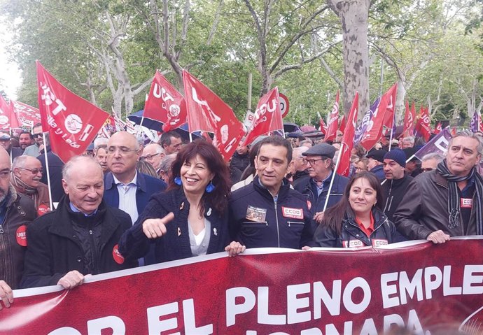 La ministra de Igualdad, Ana Redondo, durante la manifestación del 1 de mayo en Valladolid.
