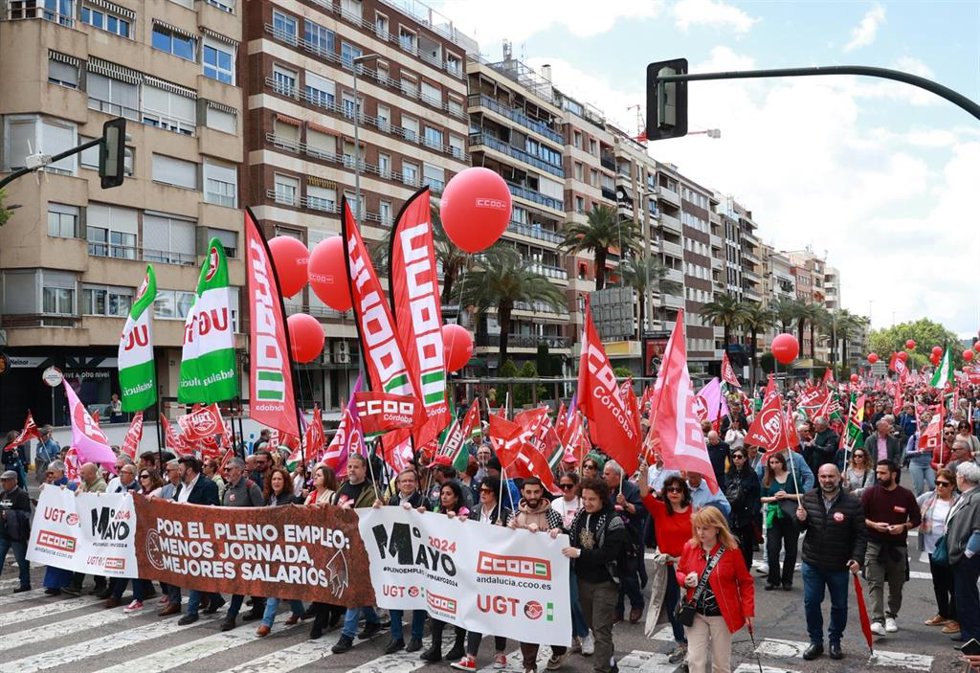 Cabecera de la manifestación por el 1 de Mayo convocada en Córdoba por CCOO y UGT.