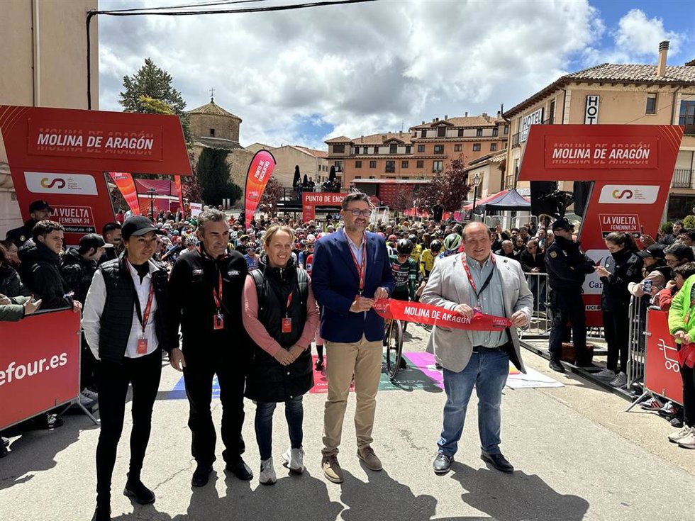 El consejero de Educación, Cultura y Deportes ha asistido a la salida de etapa hoy desde Molina de Aragón.