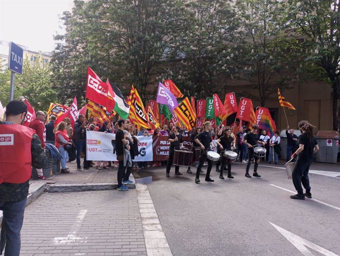 La manifestación con motivo del 1 de Mayo que han organizado los sindicatos UGT y CC.OO. De Catalunya en Girona