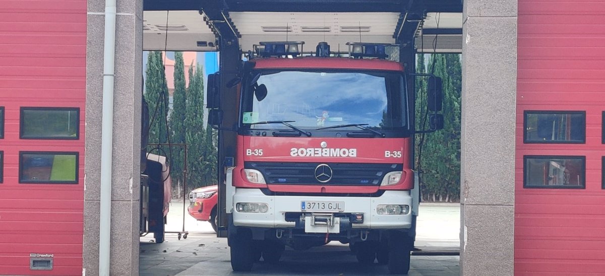 Extinguido un incendio que ha calcinado por completo una furgoneta en Calahorra