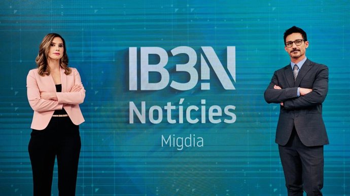 Presentadores del informativo 'IB3 Notícies Migdia'.