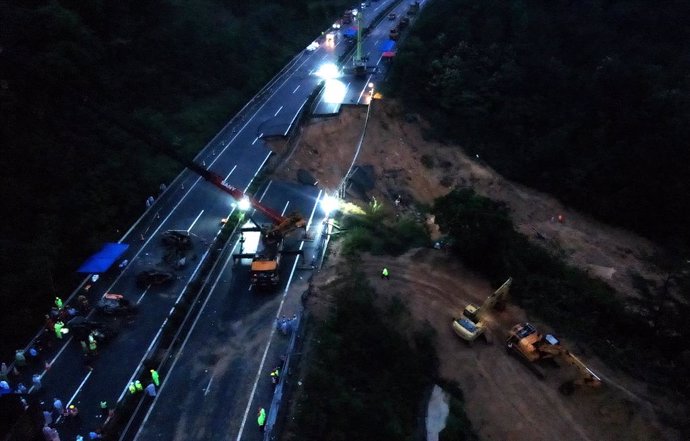 MEIZHOU, May 2, 2024  -- Rescuers work at the site of an expressway collapse accident on the Meizhou-Dabu Expressway in Meizhou, south China's Guangdong Province, May 1, 2024.   As of 5:30 on Thursday, the death toll has risen to 36 after part of an expre