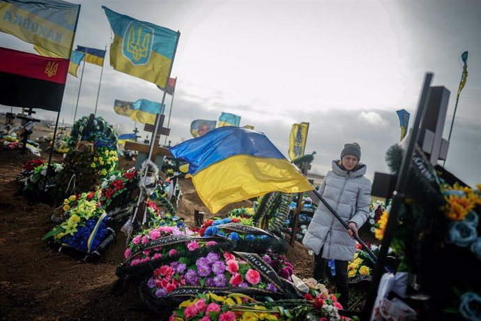 Archivo - Tumbas de militares ucranianos caídos en combate en la ciudad de Odesa