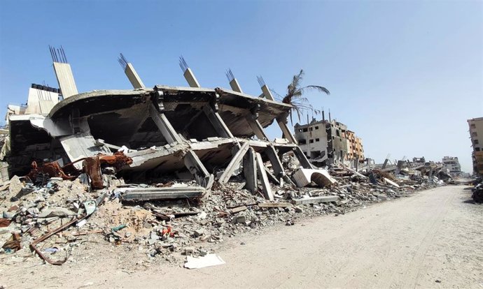 Edificios destruidos tras un ataque de Israel en la Franja de Gaza