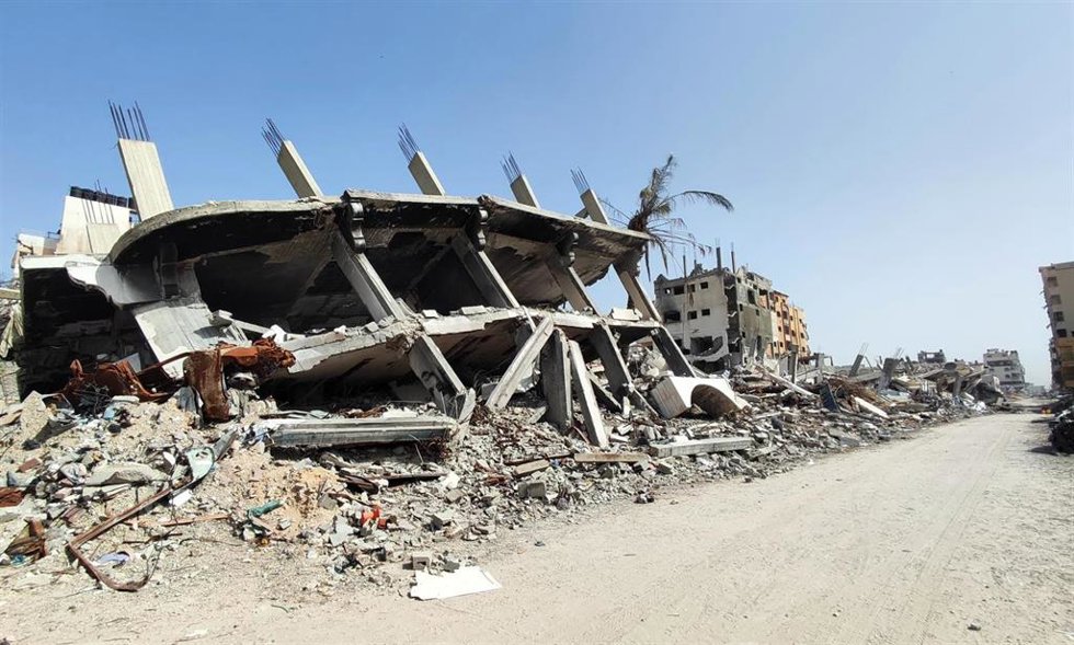 Edificios destruidos tras un ataque de Israel en la Franja de Gaza
